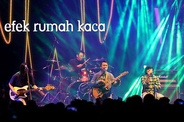 Efek Rumah Kaca tampil pada Synchronize Fest 2016 di Gambir Expo, Kemayoran, Jakarta, Minggu (30/10/2016). Festival musik multi genre tahunan ini menyuguhkan 100-an pertunjukan selama tiga malam.