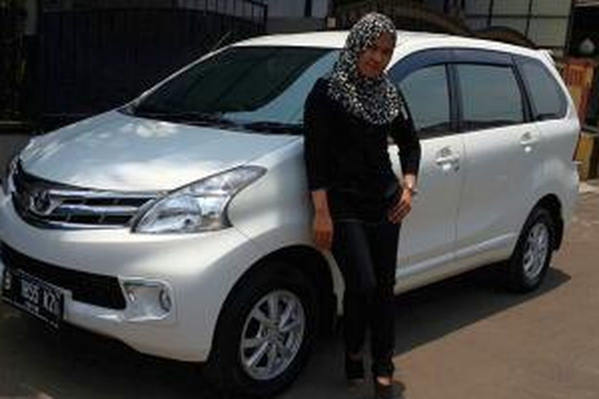 Melissa Maureen dengan Avanza andalannya