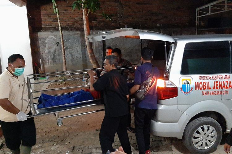 Lima korban tewas tenggelam di Kawasan Wisata Adat Baduy tiba di RSUD dr Adjidarmo Kabupaten Lebak, Banten,  untuk dilakukan Identifikasi, Jumat (25/10/2019)