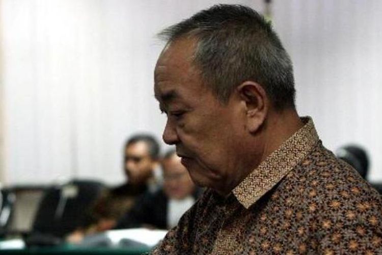 Terpidana kasus percobaan penyuapan Pimpinan KPK dan percobaan menghalang-halangi penyidikan kasus korupsi, Anggodo Widjojo, menjadi saksi pada persidangan dengan terdakwa Ari Muladi di Pengadilan Tipikor, Jakarta Selatan, Selasa (15/3/2011). Ari Muladi yang pernah menjadi tangan kanan Anggodo, dijerat oleh penuntut umum KPK dengan kasus yang sama dengan Anggodo. 