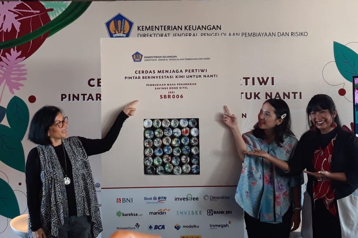 Direktur Surat Utang Negara Direktorat Jenderal Pengelolaan Pembiayaan dan Risiko Kementerian Keuangan Loto Srinaita Gintin saat peluncuran SBR006 di Jakarta, Senin (1/4/2019).