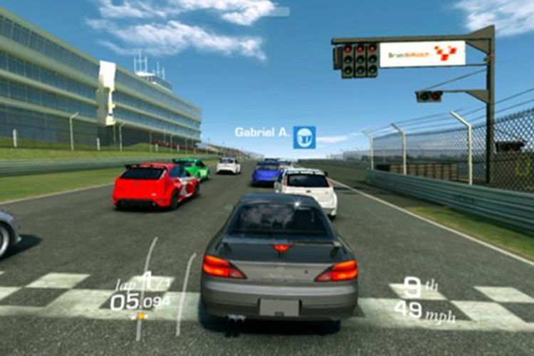 Dalam Real Racing 3, efek visual yang dihasilkan zenfone nyaris sekelas console. Sayangnya masih terdapat pinggiran bergerigi alias jaggyness pada obyek-obyek 3D dalam game