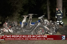 Tesla: Ada Orang di Kursi Pengemudi Saat Kecelakaan Mobil Terbakar di Texas
