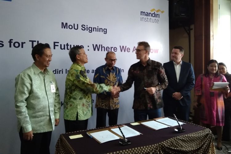 Mandiri Institue dan Linkedin tandatangani perjanjian kerja sama untuk kajian ketenagakerjaan dengan tajuk Indonesia Workforce: Skills for the Future di Plaza Mandiri, Rabu (6/6/2018).