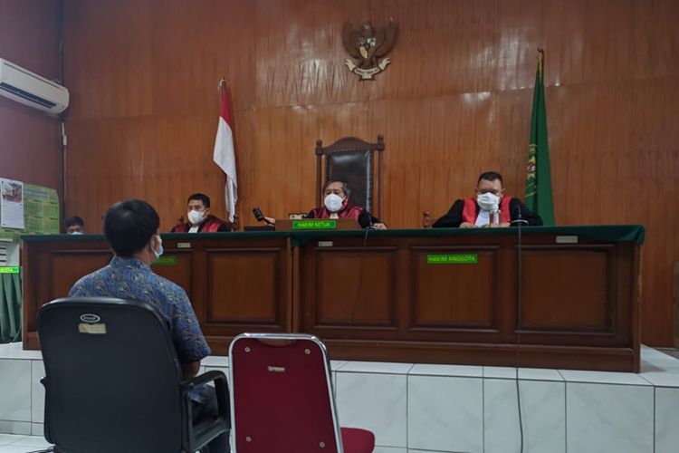 Chan Yung Ching saat menjalani sidang dengan agenda putusan di Pengadilan Negeri Karawang, Selasa (21/12/2021).