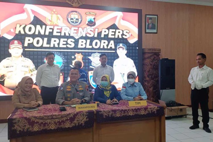 Polres Blora gelar konferensi pers terkait kasus pemerkosaan perempuan disabilitas ganda yang hamil hingga melahirkan sebanyak dua kali, di Mapolres Blora, Jawa Tengah, Senin (16/1/2023)