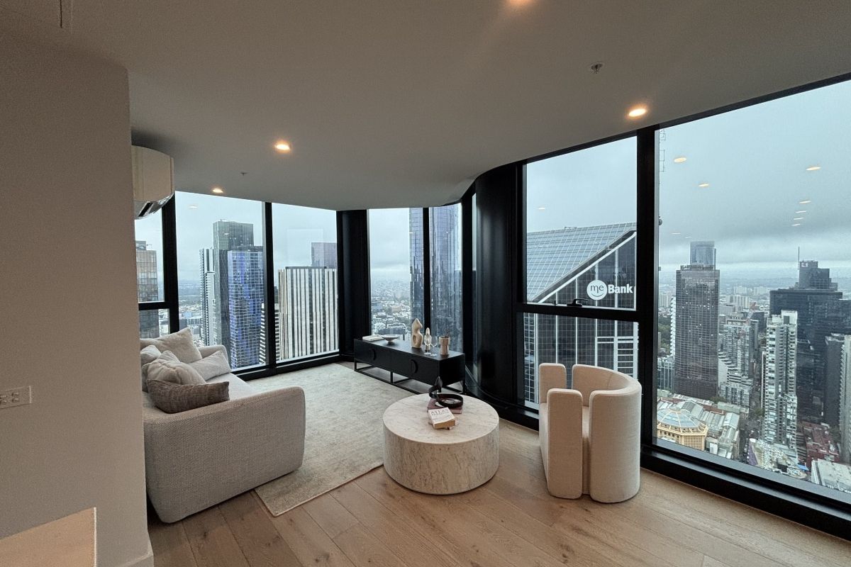 Investasi apartemen di pusat Kota Melbourne dinilai menjanjikan karena didukung oleh tingginya permintaan sewa dari mahasiswa internasional dan tenaga kerja profesional.