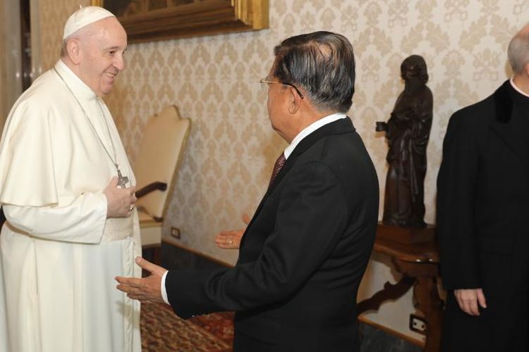 Eks Wakil Presiden RI ke-10 dan 12 Jusuf Kalla bertemu Paus Fransiskus bersama Dewan Juri Zayed Award for Human Fraternity, pada Jumat (23/10/2020) di Private Library Paus di Vatikan.