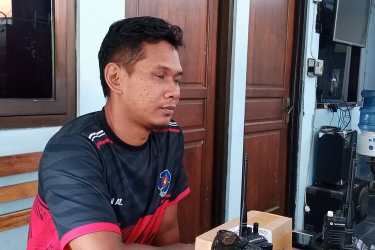 Moh. Nazaruddin Faqih, Komandan Regu PMK Kecamatan Jambangan saat ditemui Kompas.com di Pos PMK Jambangan, Selasa (28/1/2025).