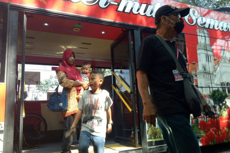 Wisatawan yang mengikuti trip bus tingkat wisata keliling Semarang ini dari berbagai kalanagan, pada Jumat (6/9/2017) banyak wisatawan yang berangkat bersama keluarga dan sanak saudaranya. Tersedianya fasilitas bagi disable dan manula menjadikan bus ini ramah untuk berbagai kalangan.