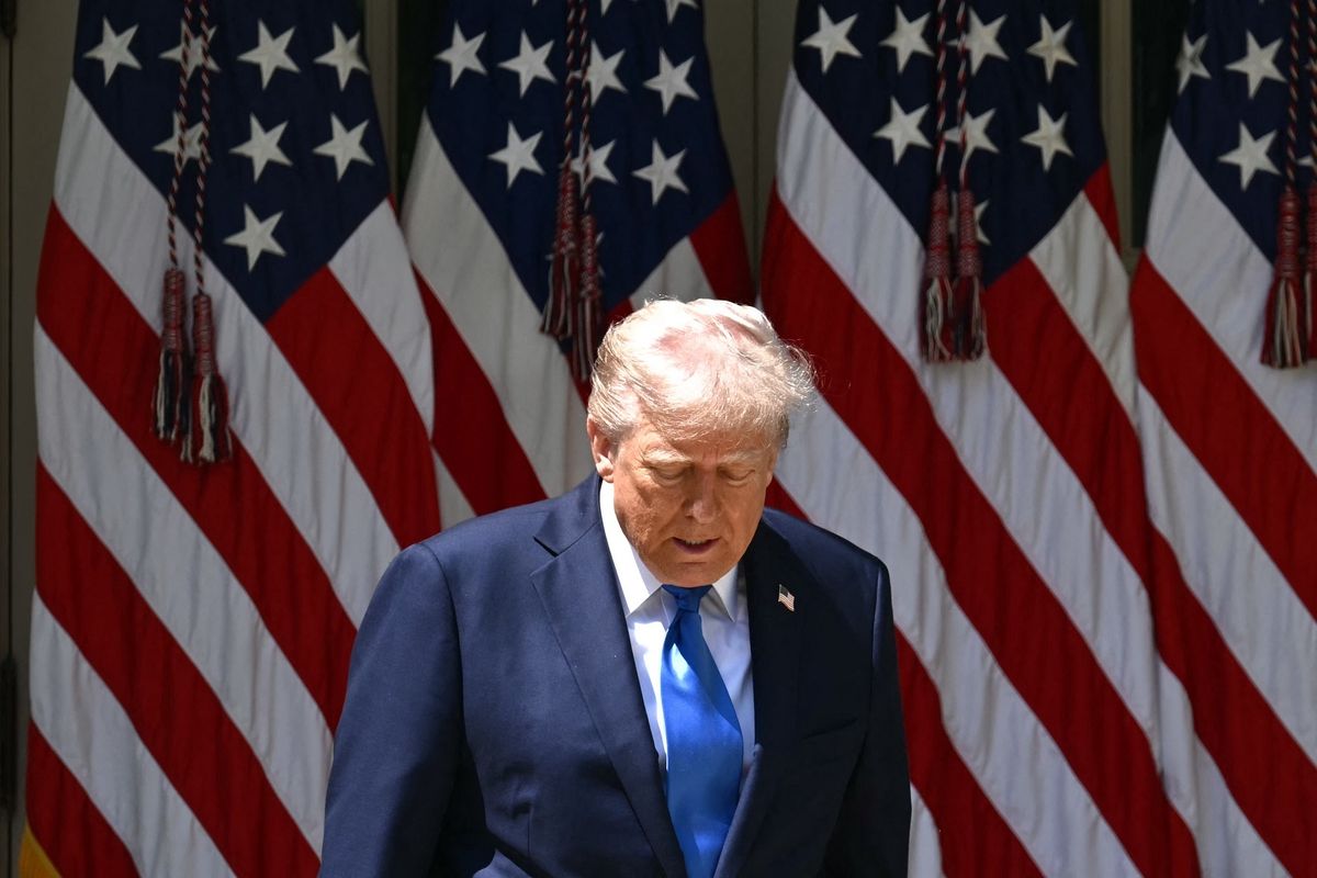 Presiden Amerika Serikat Donald Trump saat tiba di Rose Garden, Gedung Putih, Washington DC, 1 Mei 2025.
