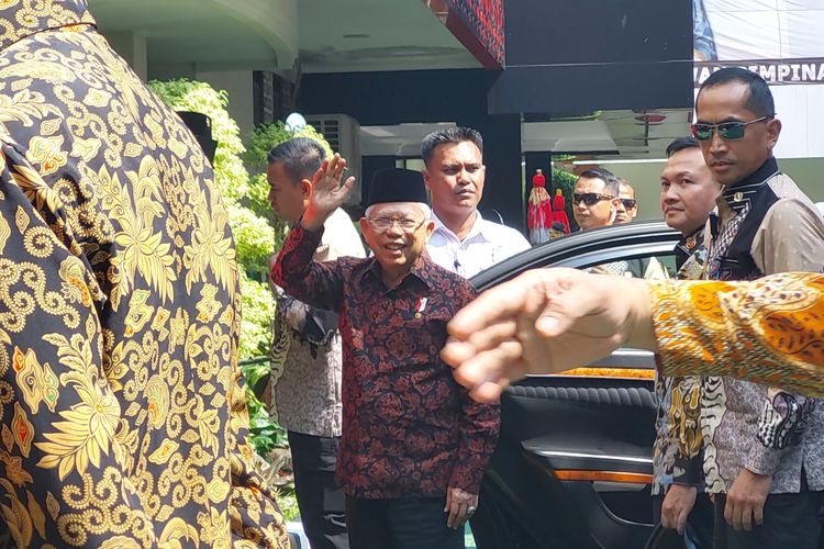 Wakil Presiden RI Maruf Amin tiba di Sekolah Partai, Lenteng Agung, Jakarta Selatan menghadiri peringatan HUT ke-51 PDI-P, Rabu (10/1/2024).