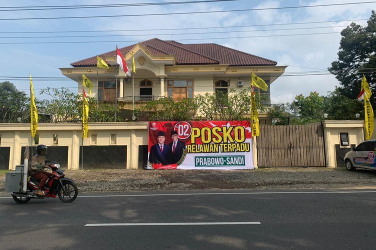 Rumah mantan Ketua DPD Golkar Wonosobo, Jawa Tengah, dijadikan Posko Relawan Prabowo Sandi, Kamis (11/4/2019)
