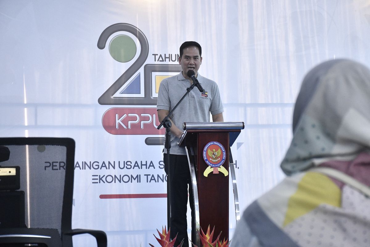 Ketua Panitia Kerja (Panja) RUU Amandemen UU Nomor 5 Tahun 1999 sekaligus Wakil Ketua Komisi VI DPR, Adisatrya Suryo Sulisto dalam peringatan 25 Tahun KPPU di Kantor Pusat KPPU, Jakarta, Senin (9/6/2025).