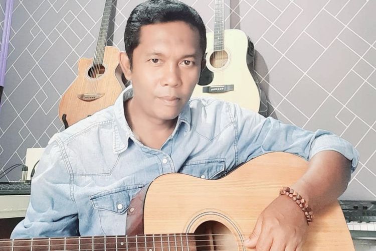 Musisi dan pencipta lagu Erwin Agam