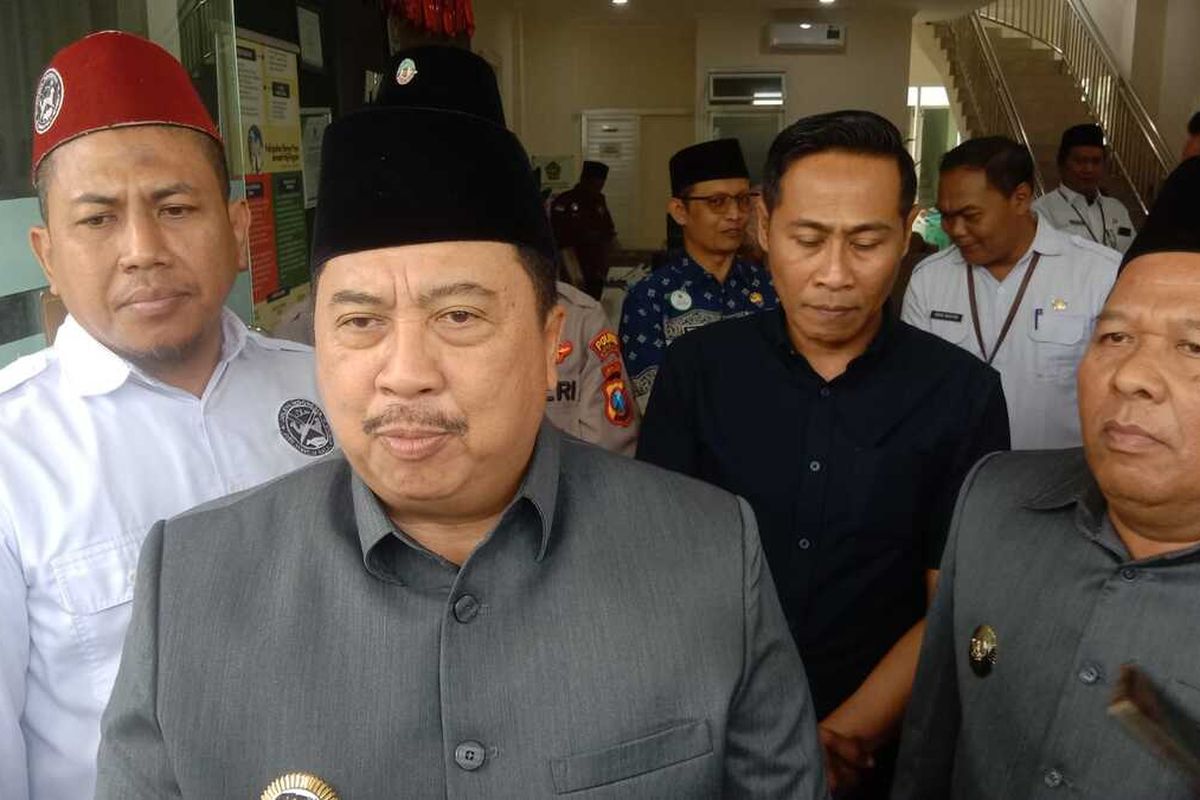 Bupati Jombang Warsubi, saat dikonfirmasi terkait kenaikan tarif PBB-P2, di Kantor Kementerian Agama (Kemenag) Kabupaten Jombang, Jawa Timur, Rabu (13/8/2025).
