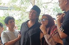 Tangis Ikang Fawzi Antarkan Jenazah Marissa Haque: Istri Saya Tercinta Telah Pergi Ya Allah