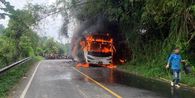 Bus Pahala Kencana Hangus Terbakar di Bangkalan, Diduga Bawa Rokok Ilegal  