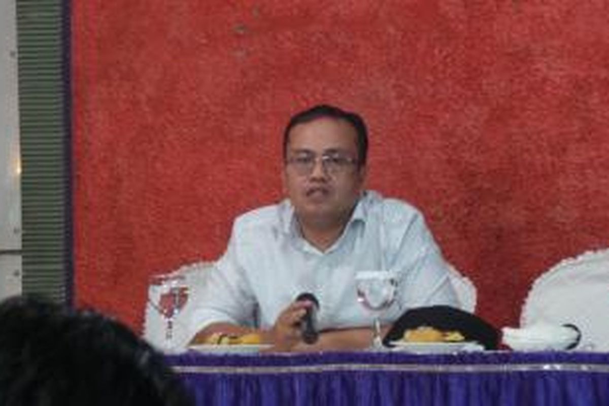 Pengacara Raden Nuh, Junaidi dalam konferensi pers di TIM, Meteng, Jakarta Pusat. Jumat (7/11/2014).