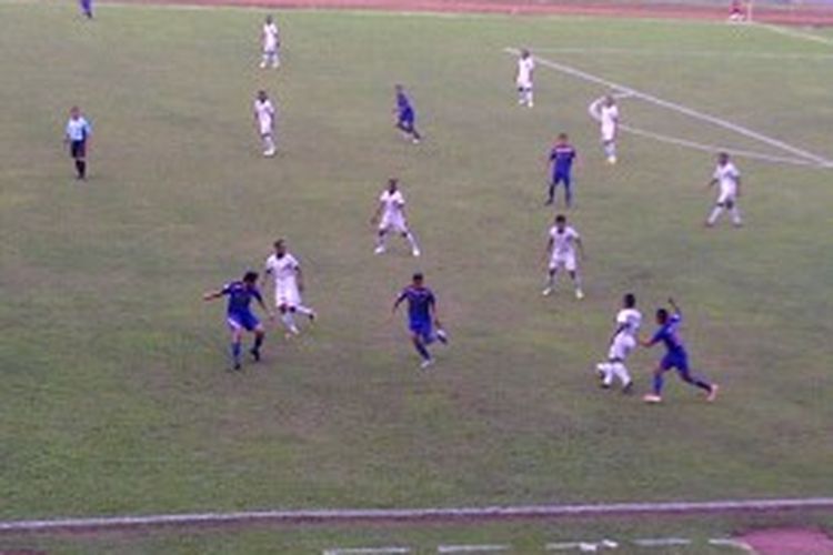 Arema IPL Vs Bontang FC dalam laga Kompetisi IPL di Stadion Gajayana, Kota Malang, Jawa Timur.Kamis (27/6/2013).