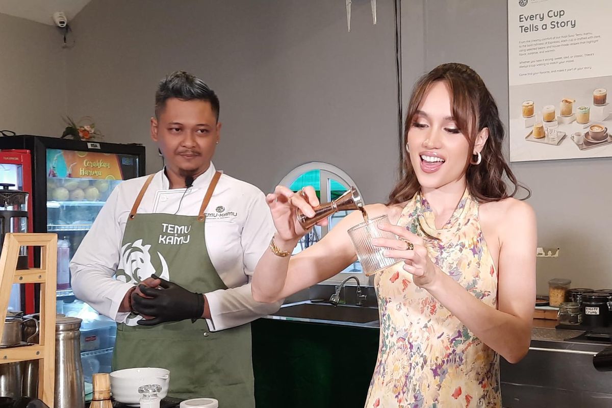 Artis Cinta Laura di Temu Kamu Bandung, belum lama ini. 