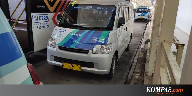 Menjajal Kenyamanan Angkot Full AC di Jakarta