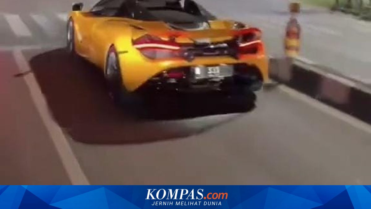 Supercar McLaren 720S Oleng Parah Tabrak Tiang Usai Nyalip Brutal