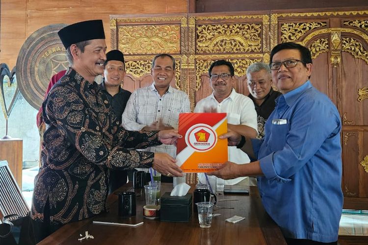 Sudah Diusung PKB, Eks Wabup Magelang Ambil Formulir Calon Bupati di Gerindra