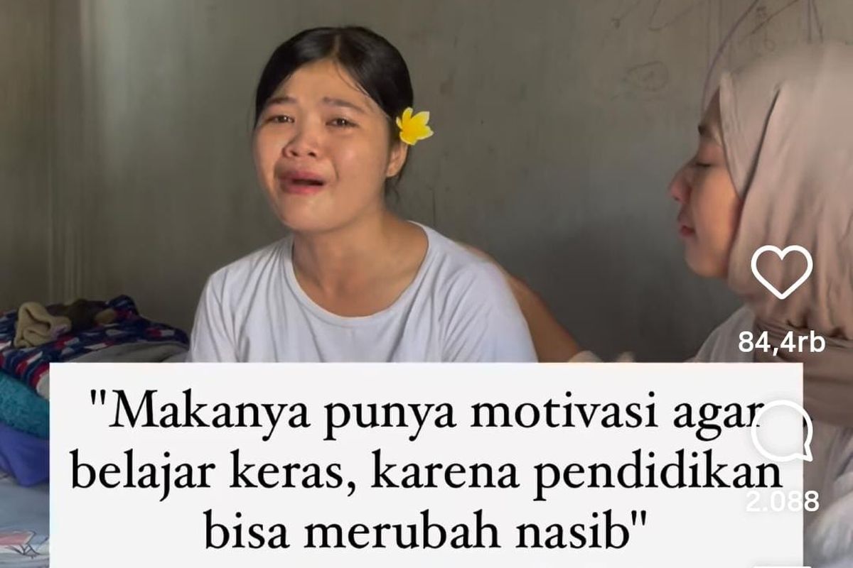 Made Dea Vio Lantini, calon mahasiswi ITB menangis saat ditemui tim dari Paragoncorp dan Institut Teknologi Bandung (ITB) di kediamannya yang terancam digusur di pesisir Pantai Penimbangan, Kabupaten Buleleng, Provinsi Bali.