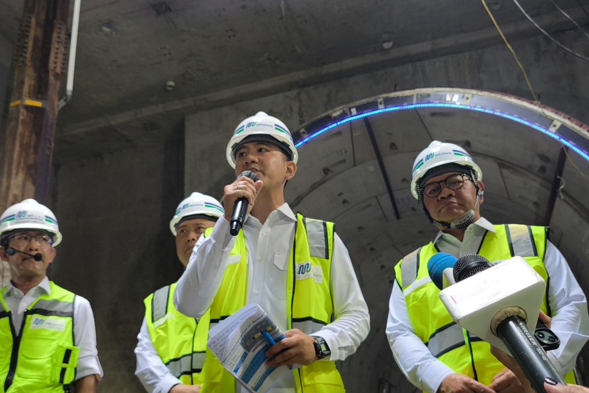 Proyek MRT Jakarta Fase 2A Sudah 59 Persen, Gibran: Akhir 2027 HI-Monas Tersambung dan Beroperasi