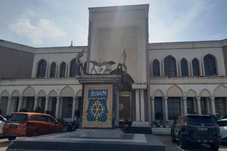 Suasana di Masjid Agung Karawang pada Kamis (23/3/2023).