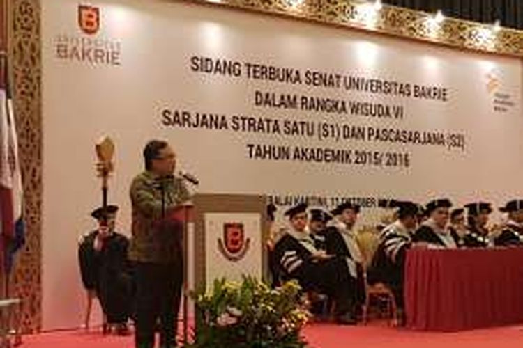 Menteri Perencanaan Pembangunan Nasional/Kepala Bappenas Bambang Brodjonegoro dalam orasi ilmiah pada Wisuda VI Universitas Bakrie di Balai Kartini, Jakarta (11/10/2016).