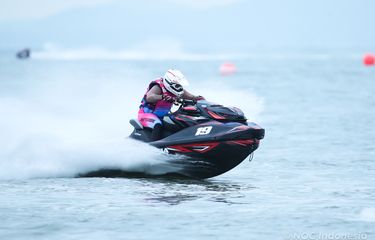 Atlet Jetski Indonesia, Aero Sutan Aswar, beraksi di babak awal nomor Endurance Open SEA Games 2025 di Jomtien Beach, Pattaya City Chonburi, Thailand, pada Jumat (11/12/2025).