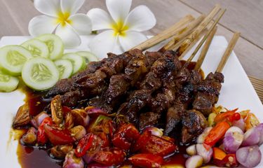 Ilustrasi sate daging. Mencampur kecap manis dan protein, apakah berbahaya?
