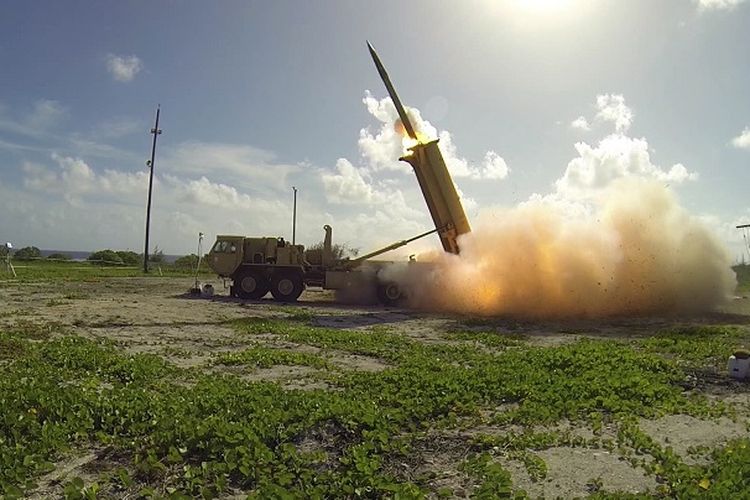 Sistem pertahanan anti-rudal THAAD buatan AS.