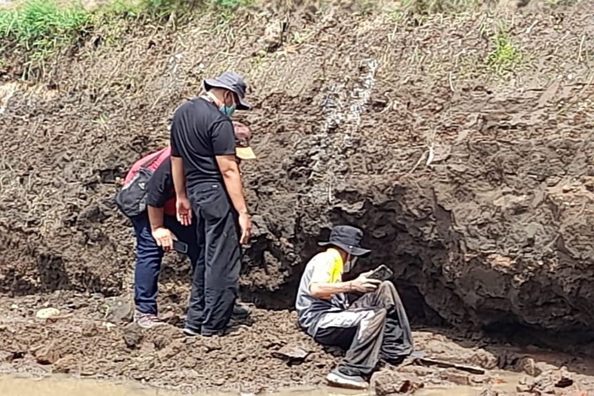 Tim Disbudpar Banyuwangi saat melakukan pengecekan 