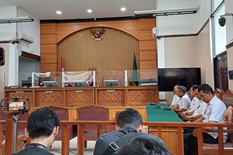 Suasana sidang pembacaan putusan gugatan praperadilan yang diajukan Aiman Witjaksono oleh Hakim Tunggal Delta Tamtama di Pengadilan Negeri Jakarta Selatan, Selasa (27/2/2024).