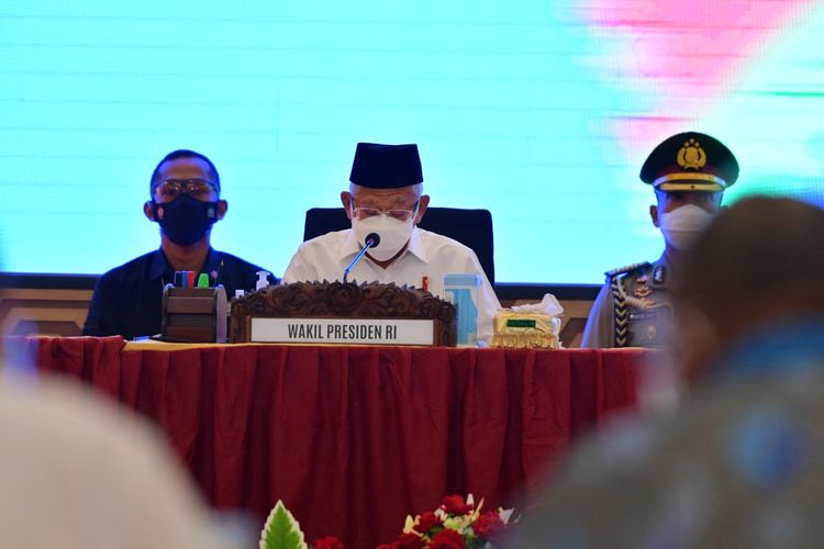 Wakil Presiden Ma'ruf Amin saat memimpin rapat kooordinasi penanganan kemiskinan ekstrem di Papua Barat, Kamis (14/9102021).