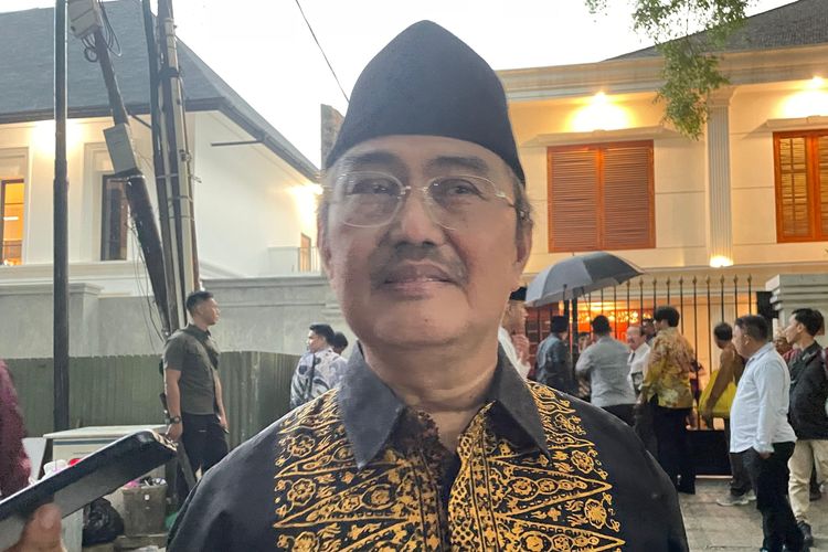 Mantan Ketua Mahkamah Konstitusi (MK) Jimly Asshiddiqie usai silaturahmi di kediaman Prabowo Subianto di Kertanegara, Jakarta, Rabu (10/4/2024).