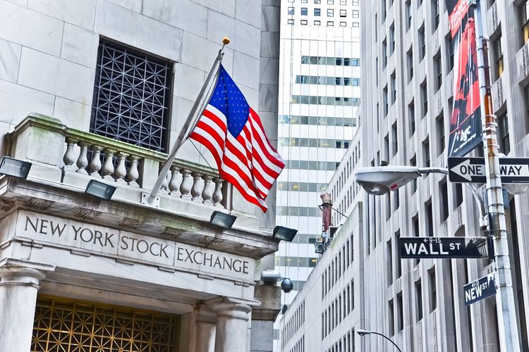 Penunjuk jalan Wall Street dan Bursa Saham New York, Amerika Serikat. Gambar diambil pada 11 Oktober 2013.