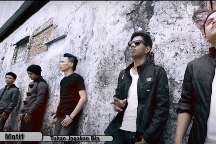 Lirik dan Chord Lagu Tuhan Jagakan Dia Milik Motif Band Halaman 