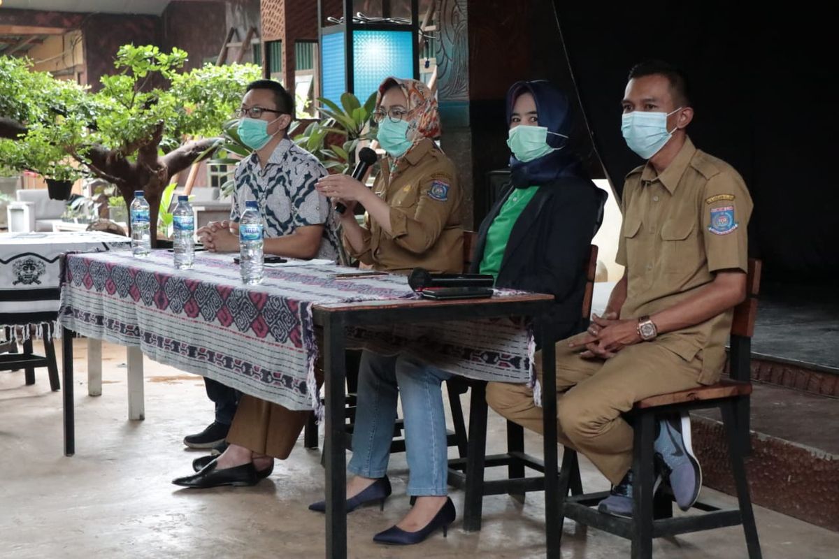 Walikota Tangerang Selatan, Airin Rachmi Diany saat memberi keterangan terkait pemasaran produk UMKM, Rabu (08/12/2020). 