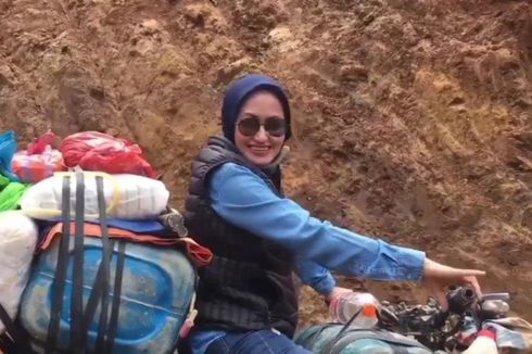Cerita di Balik Foto Viral Bupati Luwu Utara Indah Putri Naik Motor Trail Terobos Jalan Berkubang