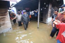 Takut Harta Bendanya Dicuri, Nenek Aisyah Bertahan di Rumahnya yang Dikepung Banjir, Tolak Dievakuasi