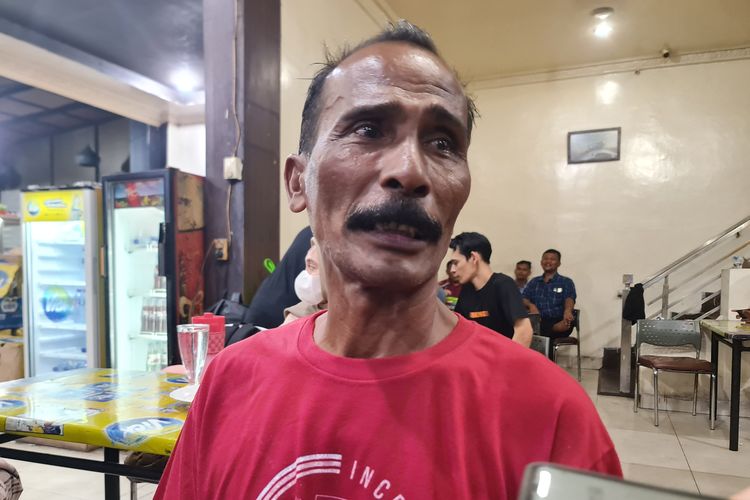 Kisah Sopir Lintas Tak Pulang di Momen Lebaran, 