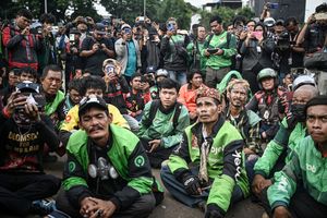 Paradoks Ekonomi Gig: Intervensi Negara Mengangkat Harkat Ojol