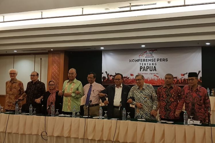 Sejumlah tokoh bangsa yang tergabung dalam Gerakan Suluh Kebangsaan menyerukan sikap terkait insiden di Papua dan Papua Barat, Jumat (23/8/2019) di Hotel Sahid Jaya, Jakarta Pusat.