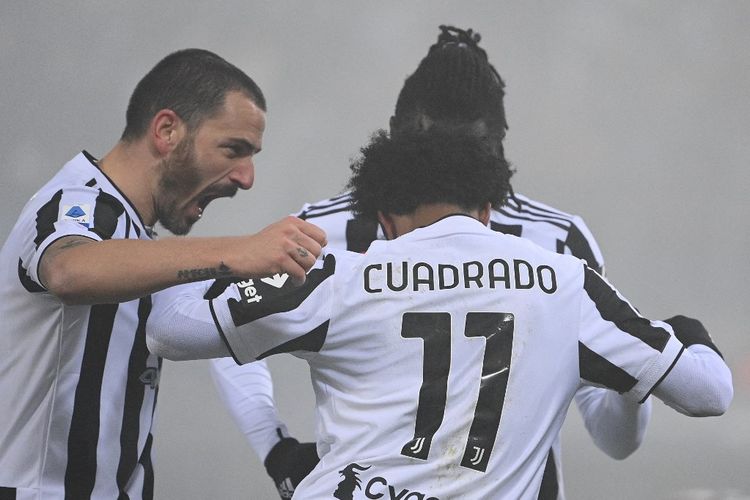 Pemain Juventus Juan Cuadrado merayakan gol yang dicetaknya ke gawang Bologna pada laga pekan ke-18 Liga Italia 2021-2022 di Stadion Renato Dall'Ara, Minggu (19/12/2021) dini hari WIB.