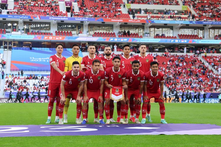 Timnas Indonesia ketika berpose sebelum laga melawan Jepang di Piala Asia di  Stadion Al Thumama, Doha Qatar, Rabu (24/1/2024).