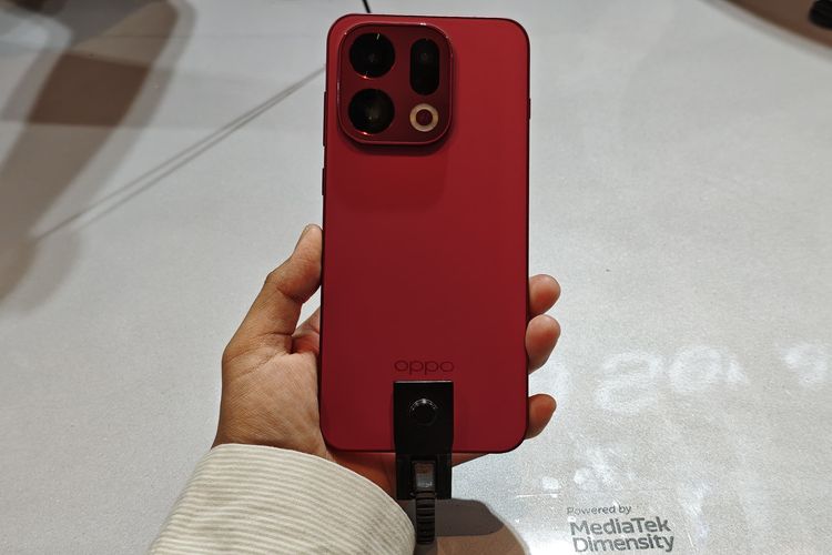 Punggung Oppo Find X9 reguler.